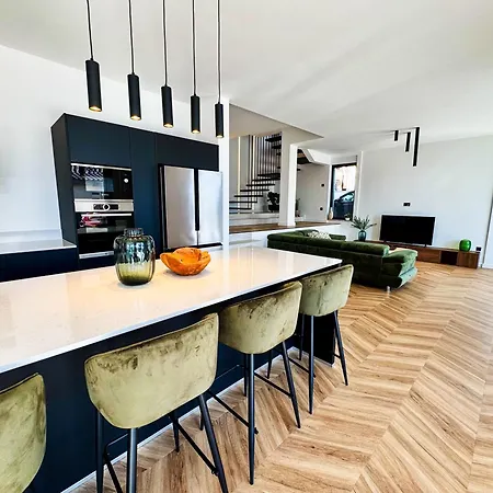 Mattoli * Crikvenica